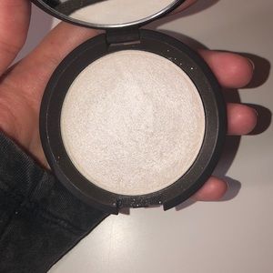 Becca highlighter